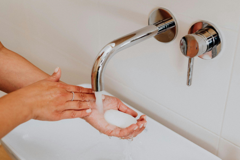 5 Reasons Soap Bars Are Better for the Environment Than Liquid Soap